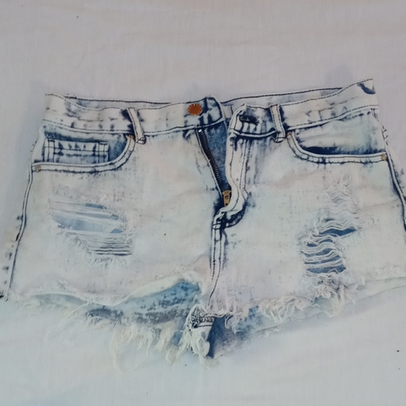 Womans shorts - Picture 1 of 7